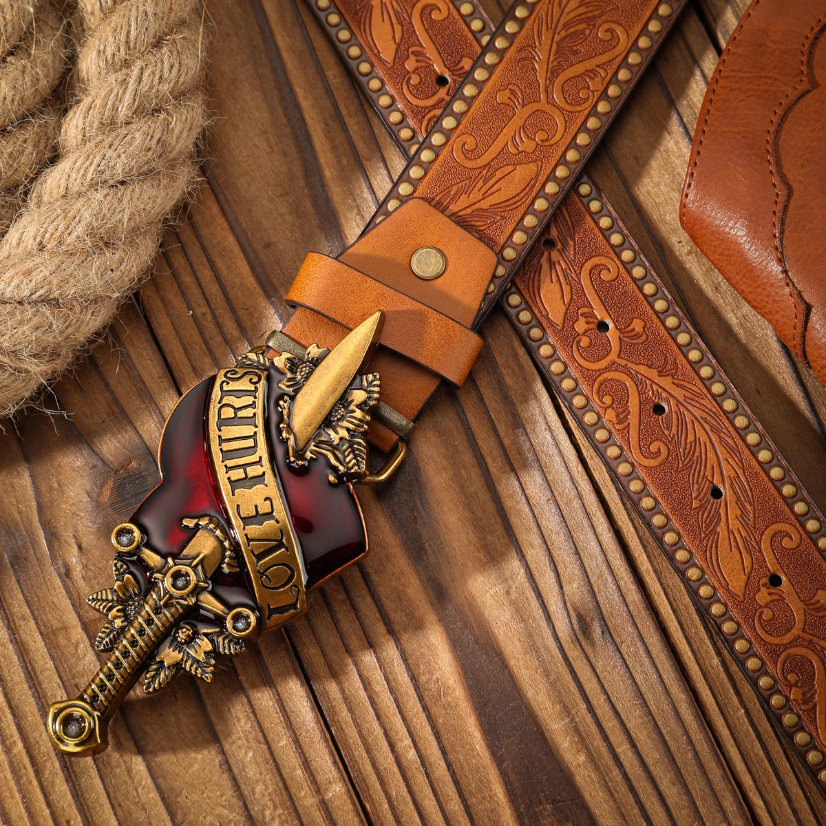 An alloy plate buckle PU material belt, suitable for both men and women, to create a personalized Western retro style