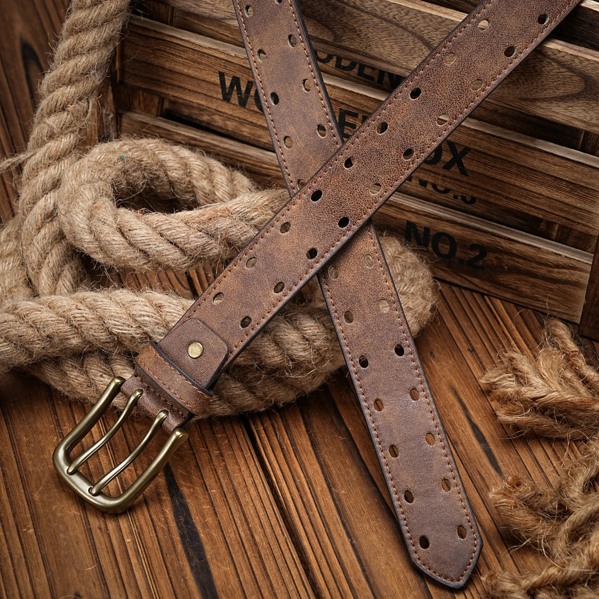A men's and women's casual retro belt Western style! PU leather belt with metal buckle, suitable for daily work wear