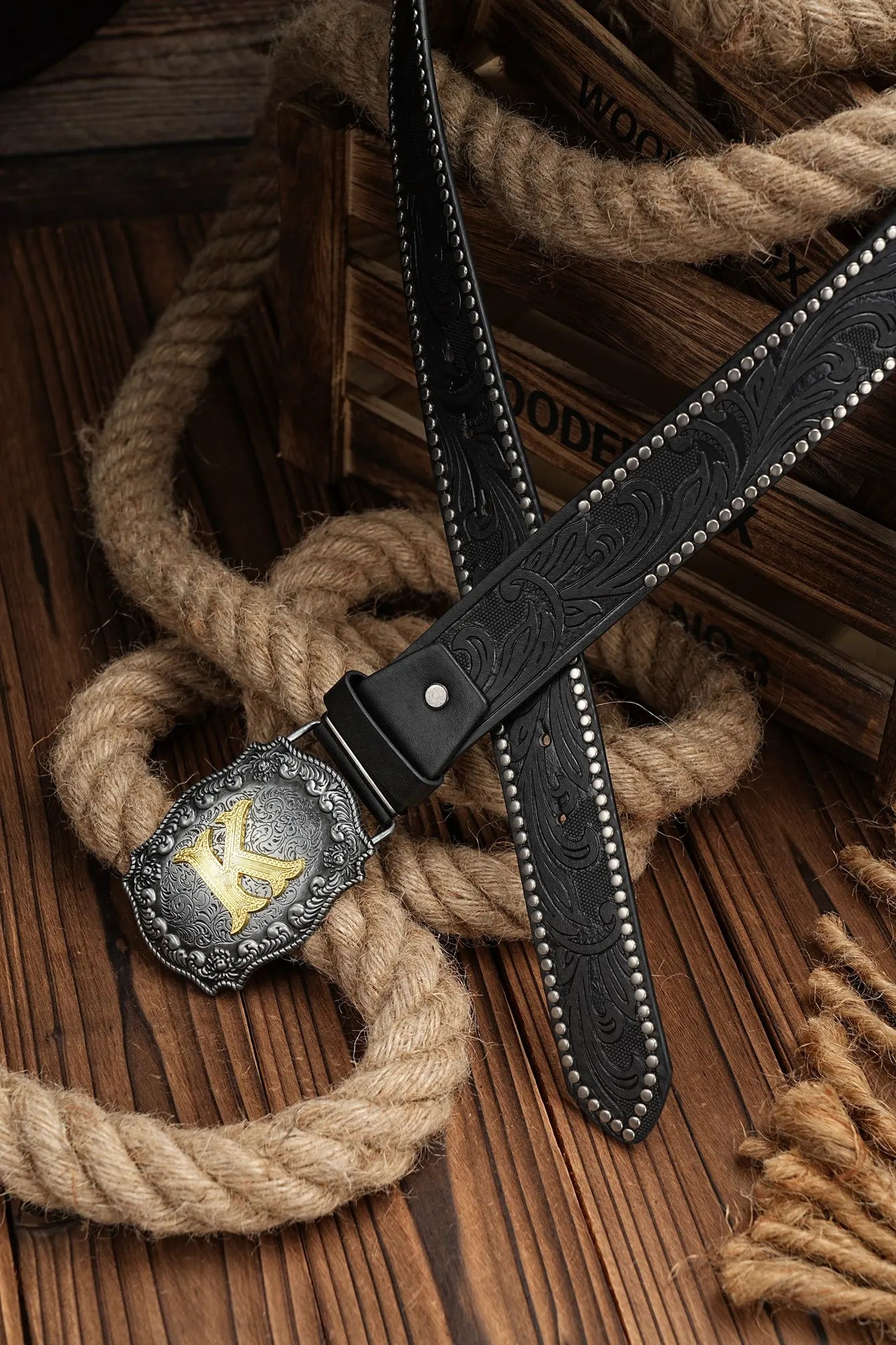 A casual, individual and retro belt, Western-style clothing accessory, metal buckle, PU belt, suitable for both men and women