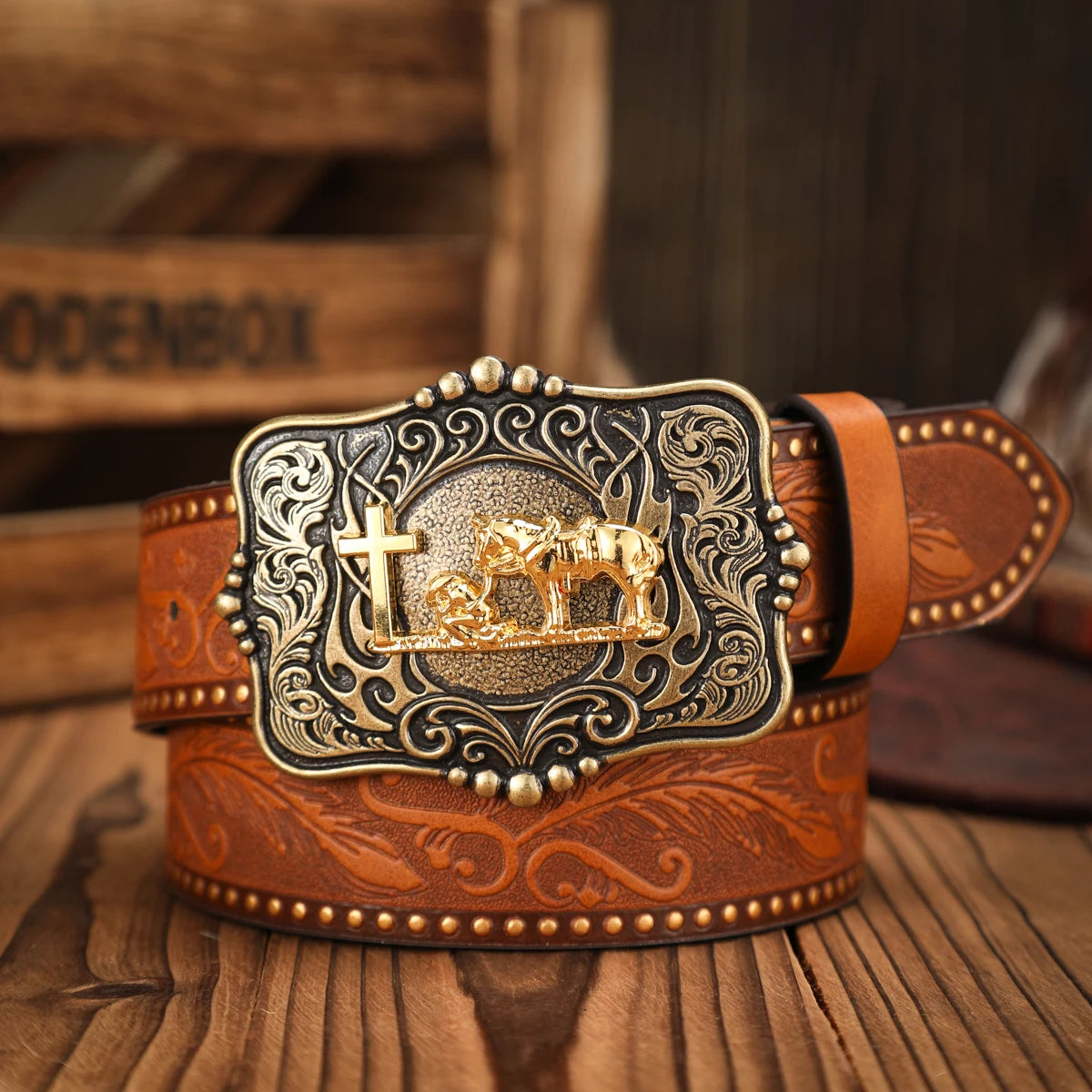 A casual, individual and retro belt, a Western-style clothing accessory, metal buckle, PU belt, suitable for both men and women