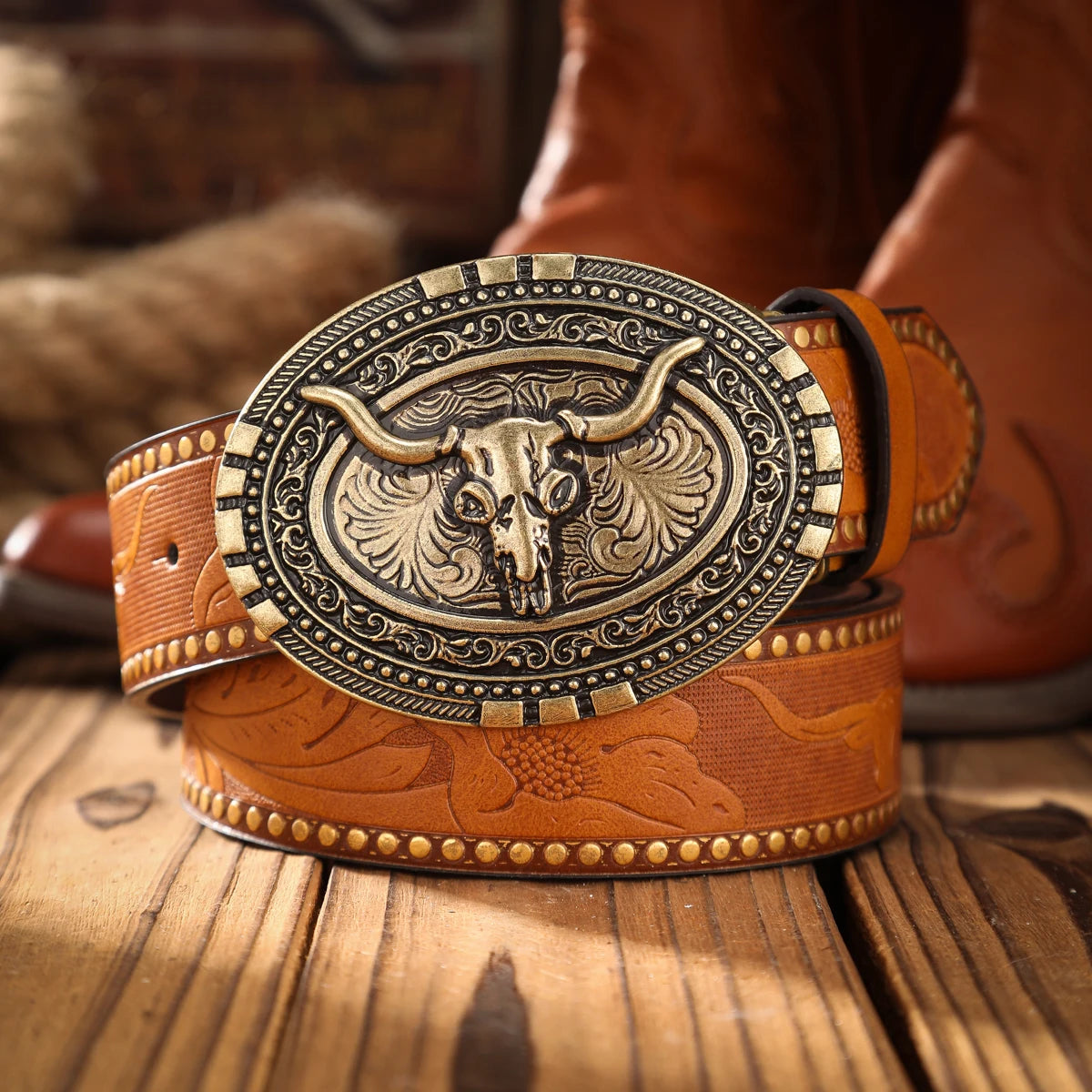 A men's and women's casual retro belt Western style! PU leather belt with metal buckle, suitable for daily work wear