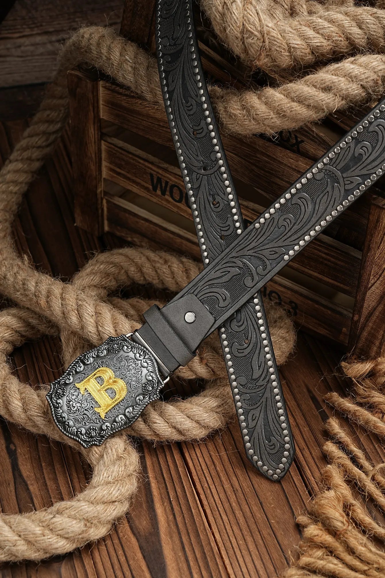 A casual, individual and retro belt, Western-style clothing accessory, metal buckle, PU belt, suitable for both men and women