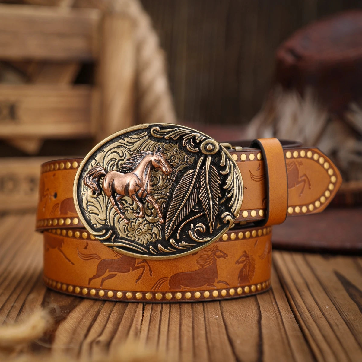 A Western-style PU leather belt for both men and women, a classic and casual retro belt