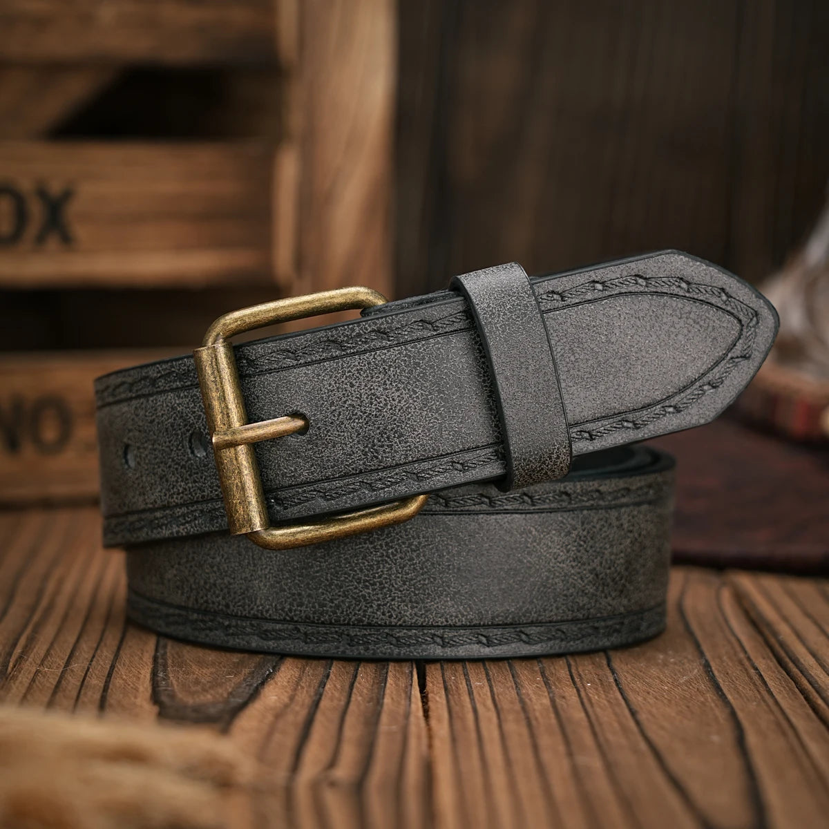 A men's and women's retro metal buckle casual style multi-color PU belt suitable for daily attendance business four seasons (sen