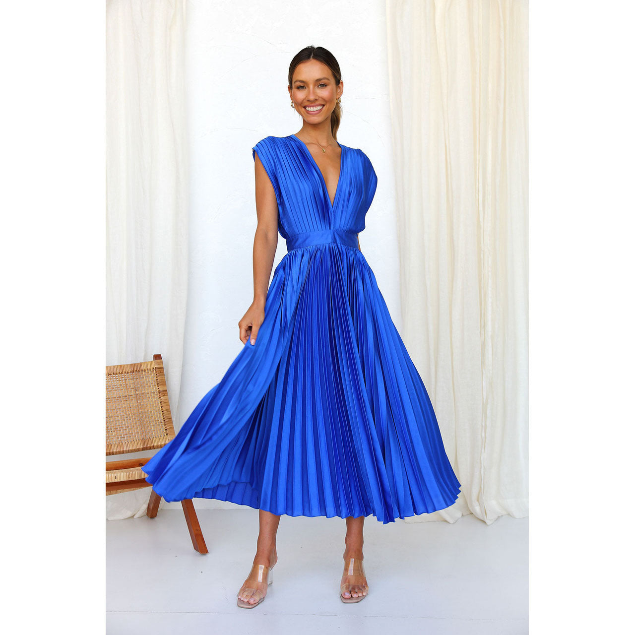 Summer V-Neck Pleated Dress – Casual Loose Fit with Zipper & Lace-Up Detail
