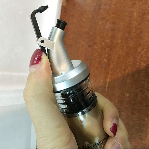 Universal Flip-Top Bottle Pourer Spout – No-Drip Dispenser Head for Olive Oil, Vinegar, Liquor, Syrups (Fits Most Bottles)