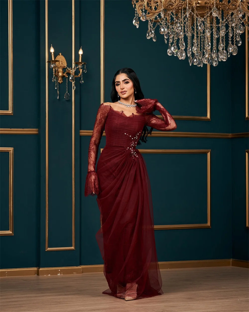 فساتين ميلا الحمراء للحفلات بدون أكتاف بتصميم حرف A من التول والكريستال بأكمام طويلة وفساتين السهرة المطرزة والمخصصة لعام ٢٠٢٥