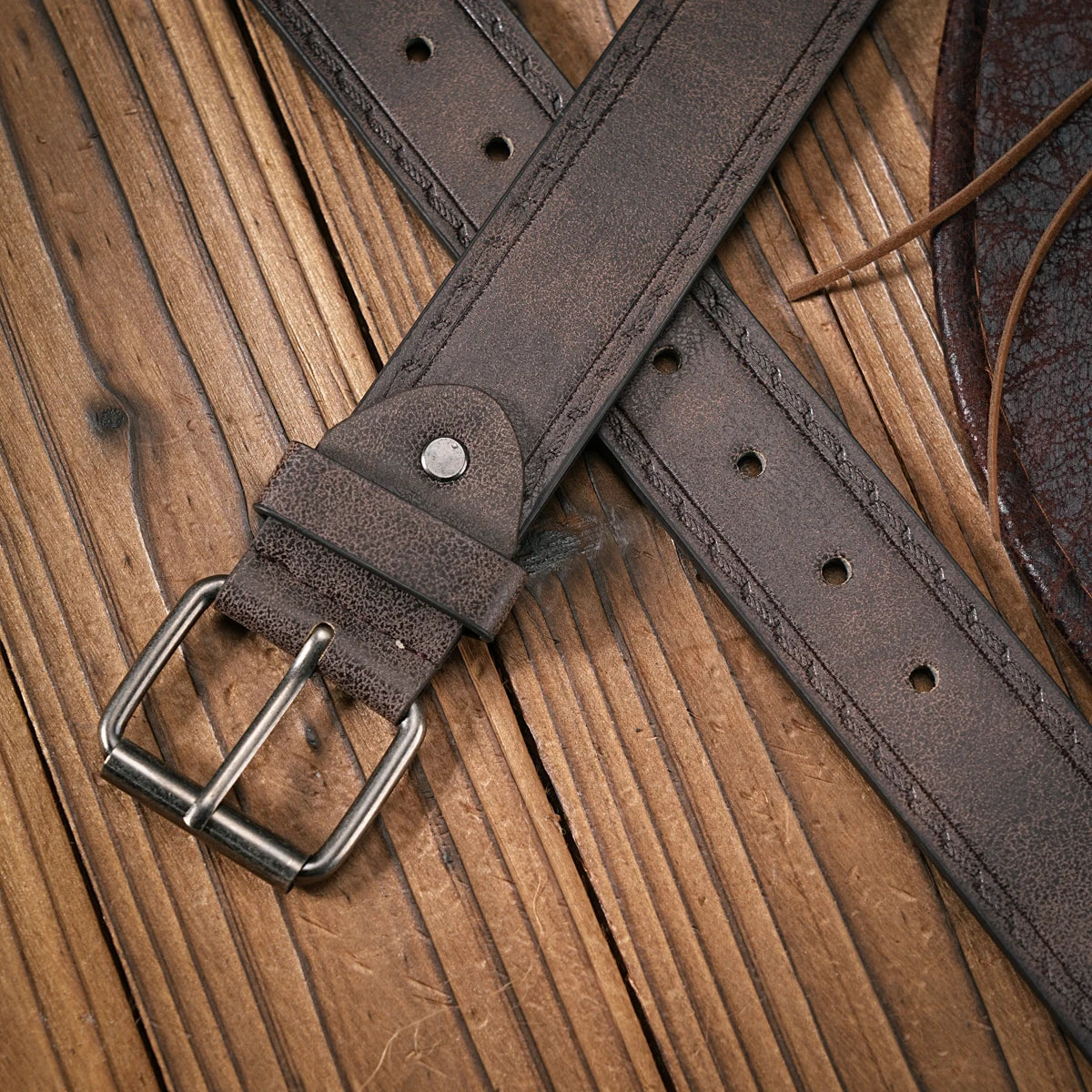 A men's and women's retro metal buckle casual style multi-color PU belt suitable for daily attendance business four seasons (sen