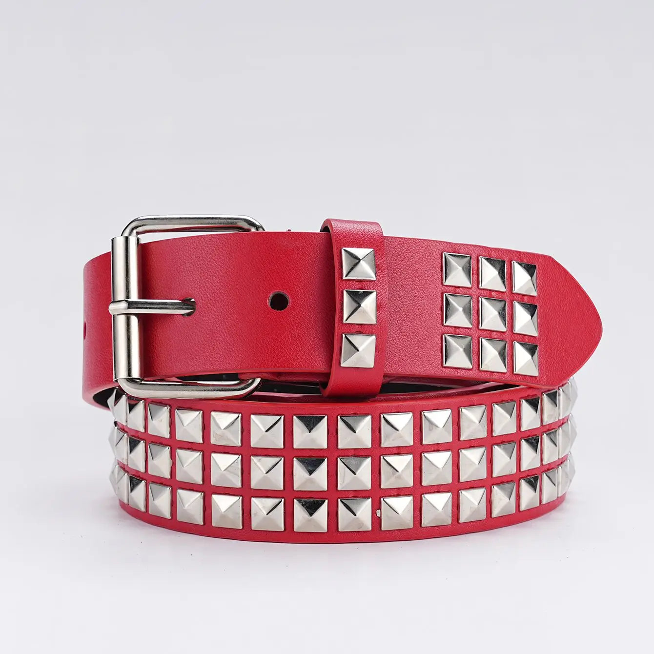 2023 Mens and Womens Leather Belts Vintage Punk Pyramid Rivet Belts Ladies Luxury Street Designs Black Belts Jeans For Women