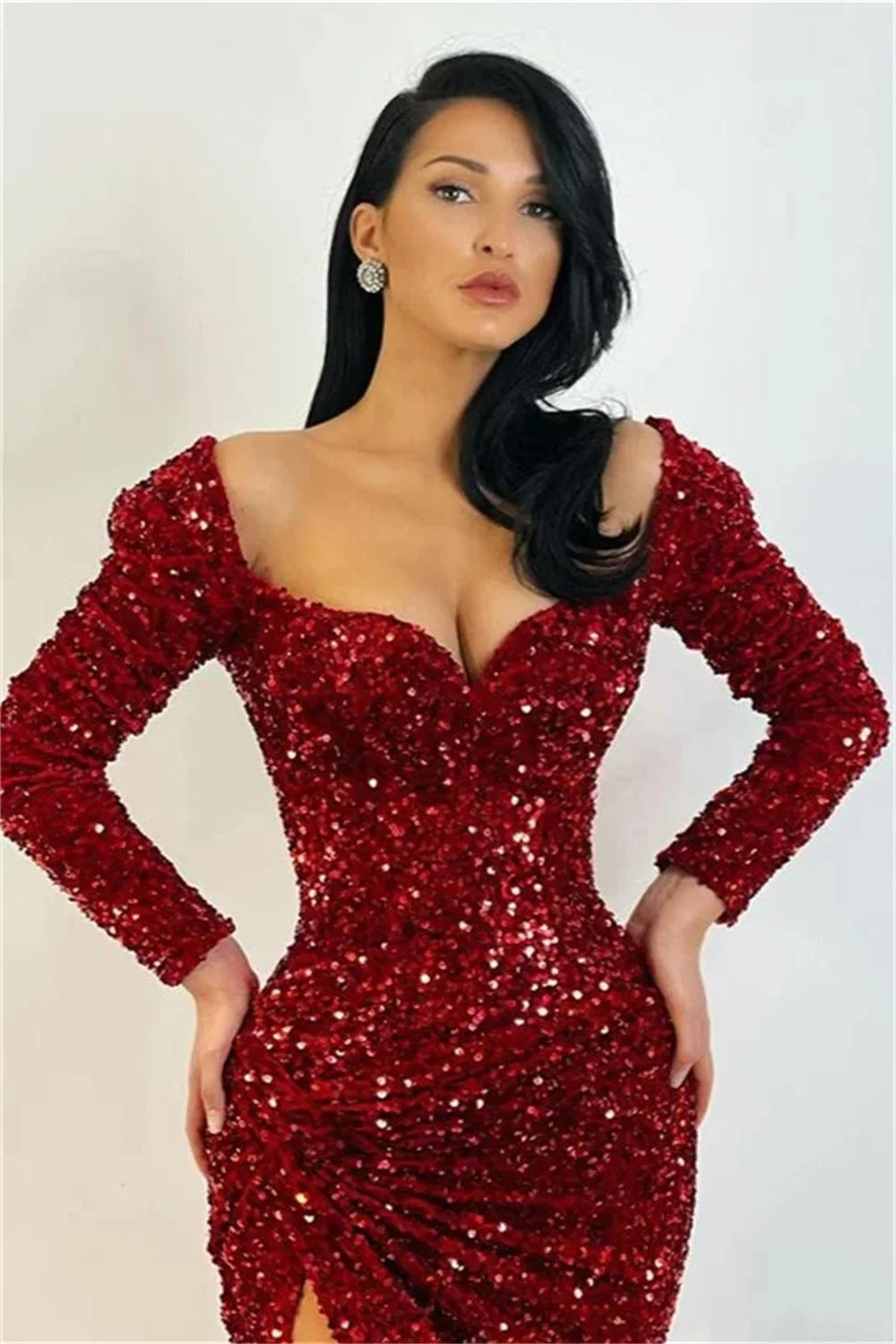 فساتين سهرة لامعة مخصصة من ميلا بفتحة صدر على شكل قلب وأكمام طويلة وحفلات موسيقية 2025 وفتحة جانبية عالية وحفلات زفاف رسمية