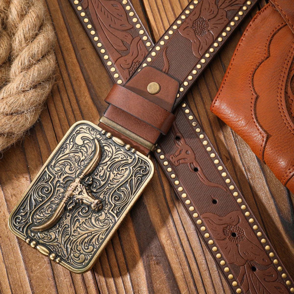 Vintage meets fashion!  Alloy buckle PU belt, suitable for both men and women, to create a personalized Western style