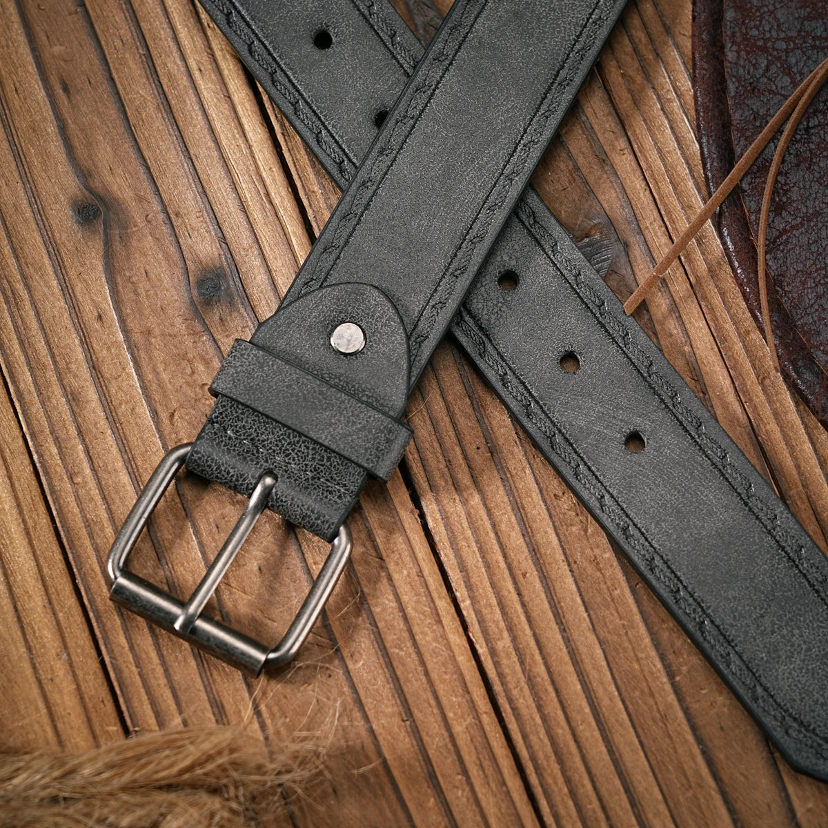 A men's and women's retro metal buckle casual style multi-color PU belt suitable for daily attendance business four seasons (sen