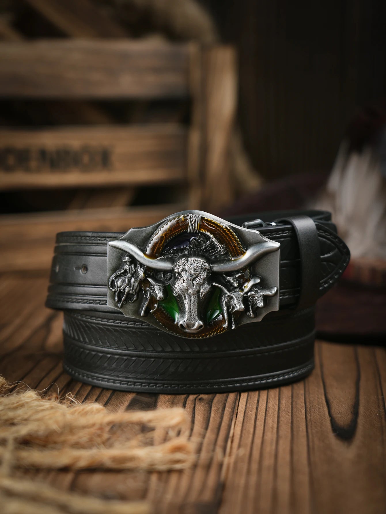 A men's and women's casual retro belt Western style! PU leather belt with metal buckle, suitable for daily work wear
