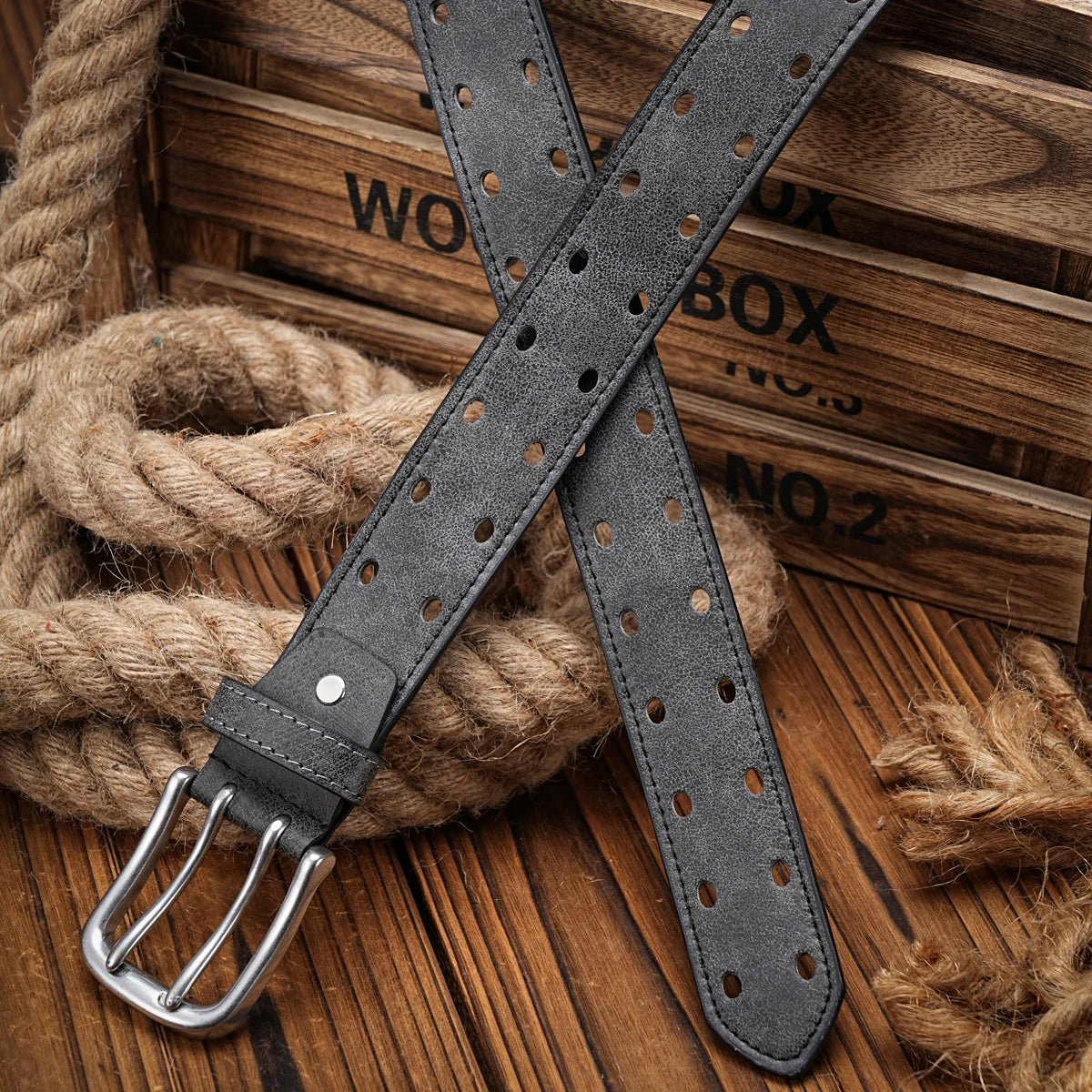 A men's and women's casual retro belt Western style! PU leather belt with metal buckle, suitable for daily work wear