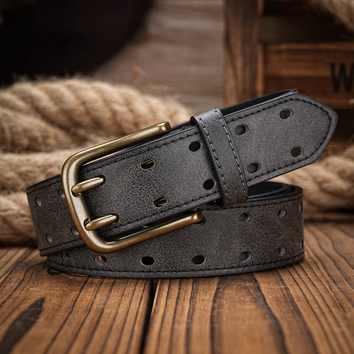 A men's and women's casual retro belt Western style! PU leather belt with metal buckle, suitable for daily work wear