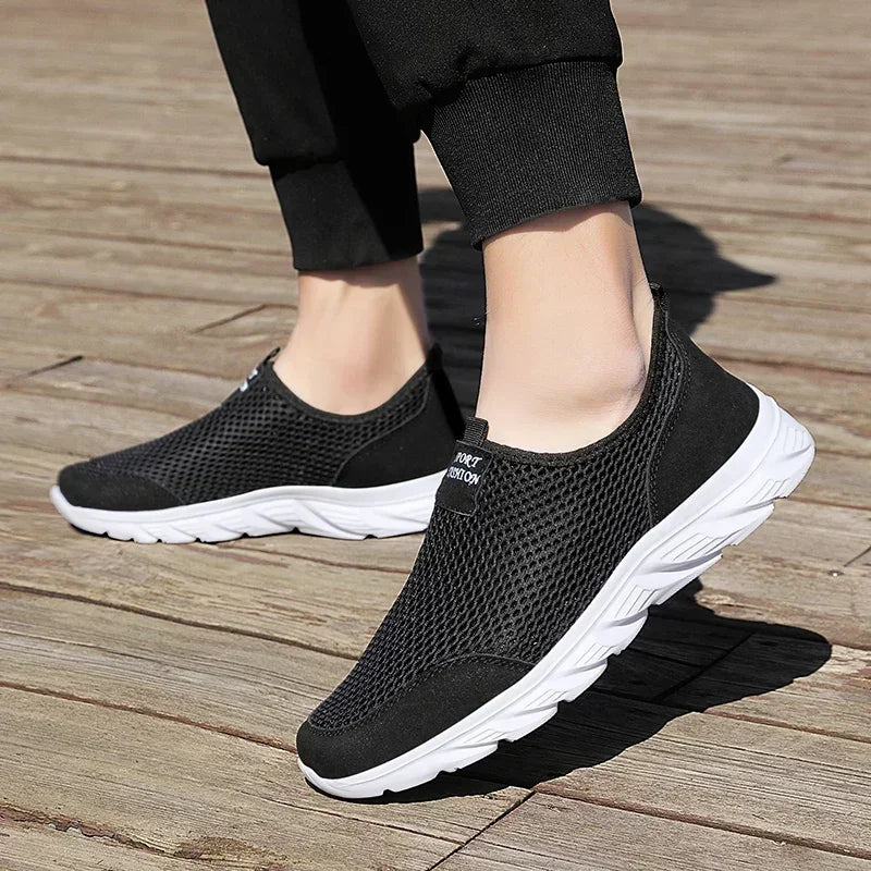 New Running Shoes for Men Breathable Sports Shoes Light Weight Fashion Summer Mesh Breathable Sneakers for Men