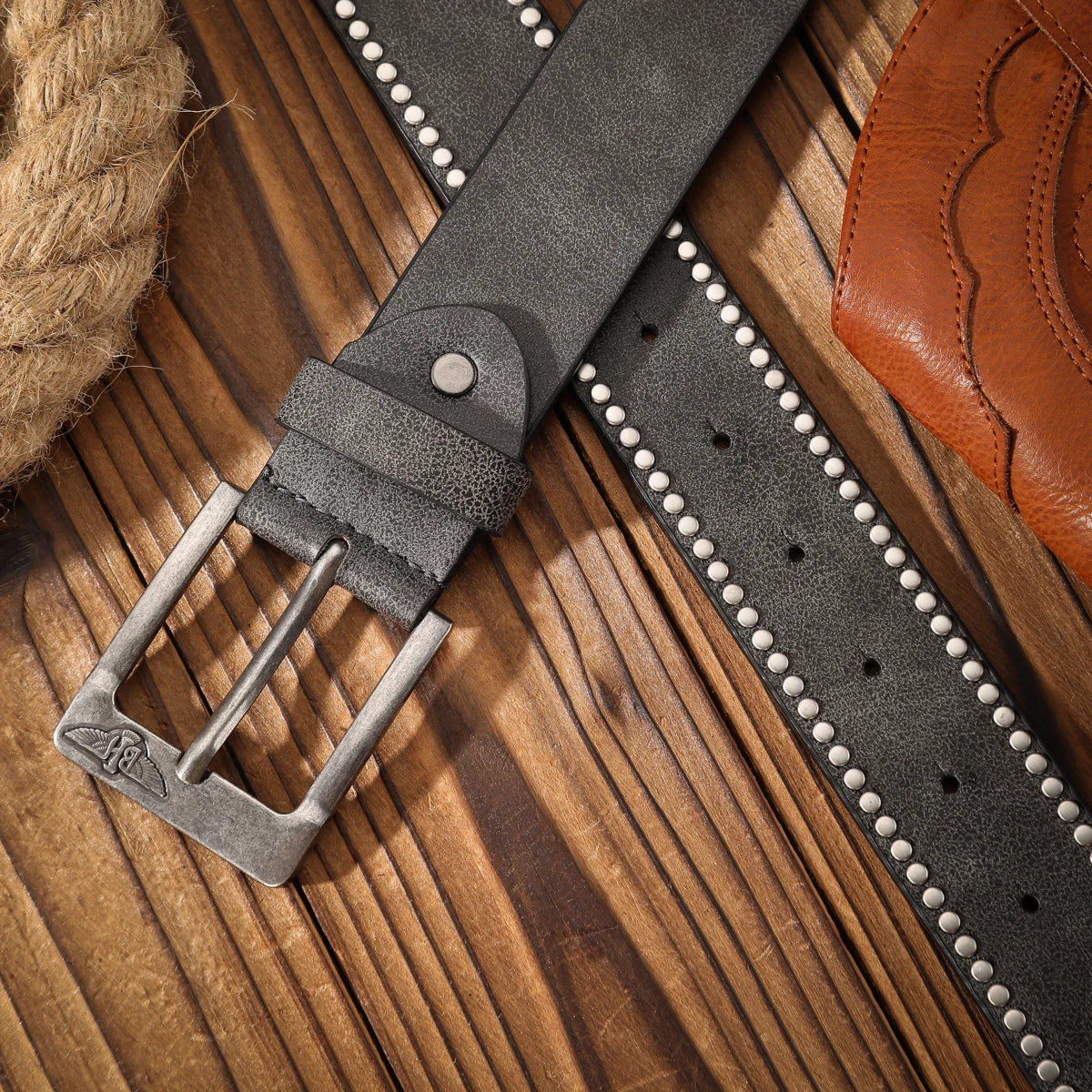 A men's and women's casual retro belt Western style! PU leather belt with metal buckle, suitable for daily work wear