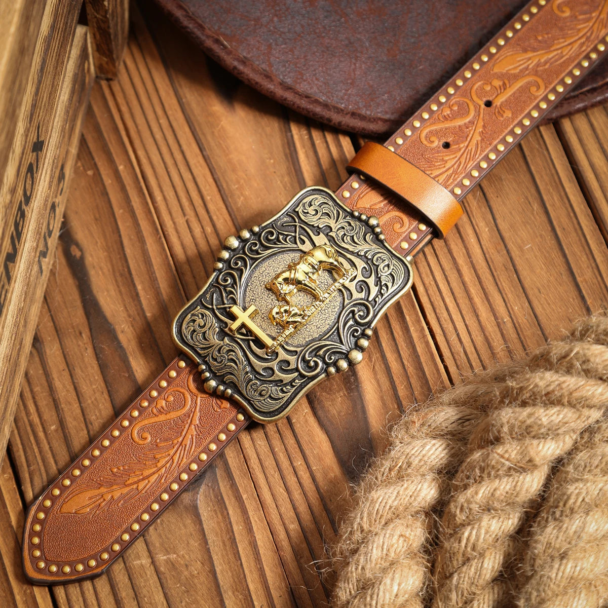 A casual, individual and retro belt, a Western-style clothing accessory, metal buckle, PU belt, suitable for both men and women
