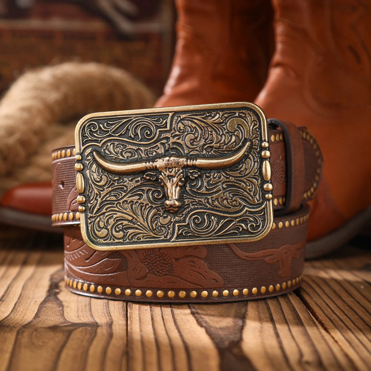Vintage meets fashion!  Alloy buckle PU belt, suitable for both men and women, to create a personalized Western style