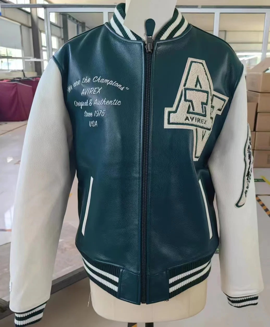 Men's Real Leather Jacket with Embroidery thicken first layer cowhide leather Leather Winter Classic Warm Baseball outfits Coat