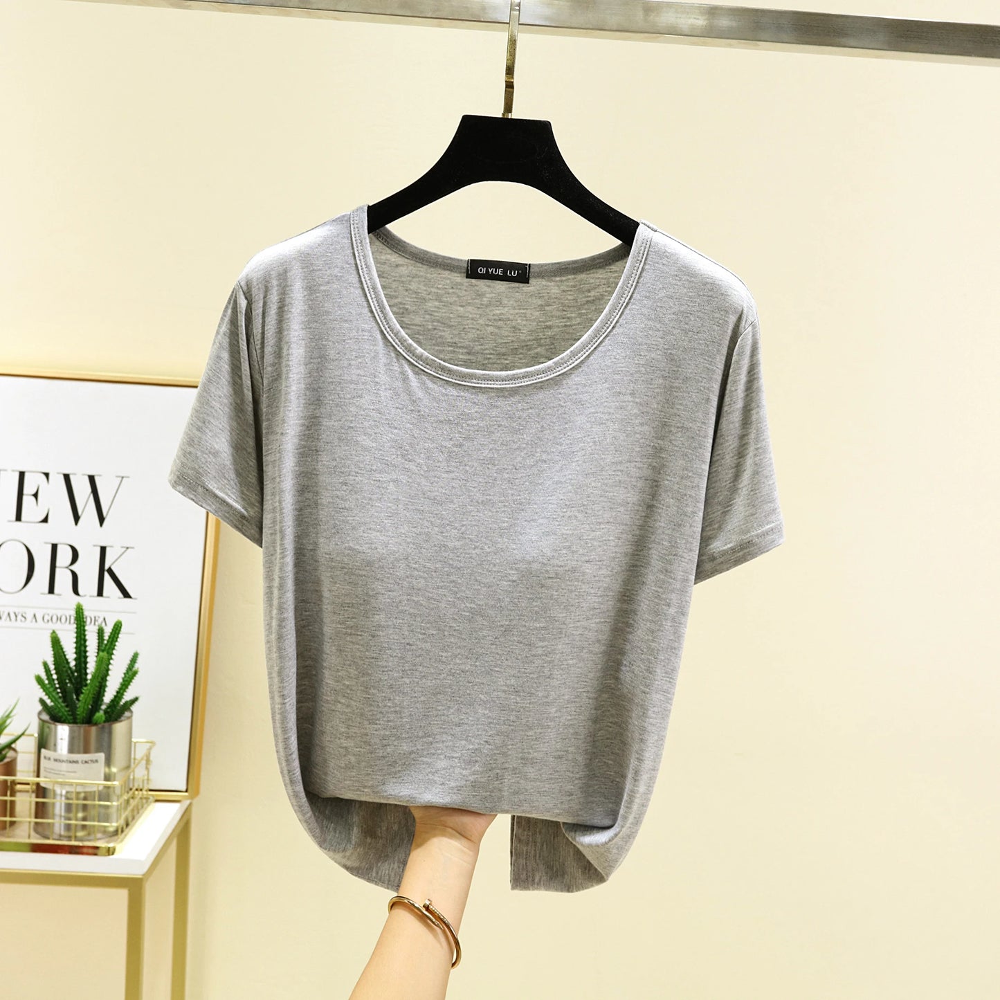 Loose Modal T-irt Women's Spring Summer round Ne ort Sve Built-In Bra Large Size Base irt Casual Sle Summer Top