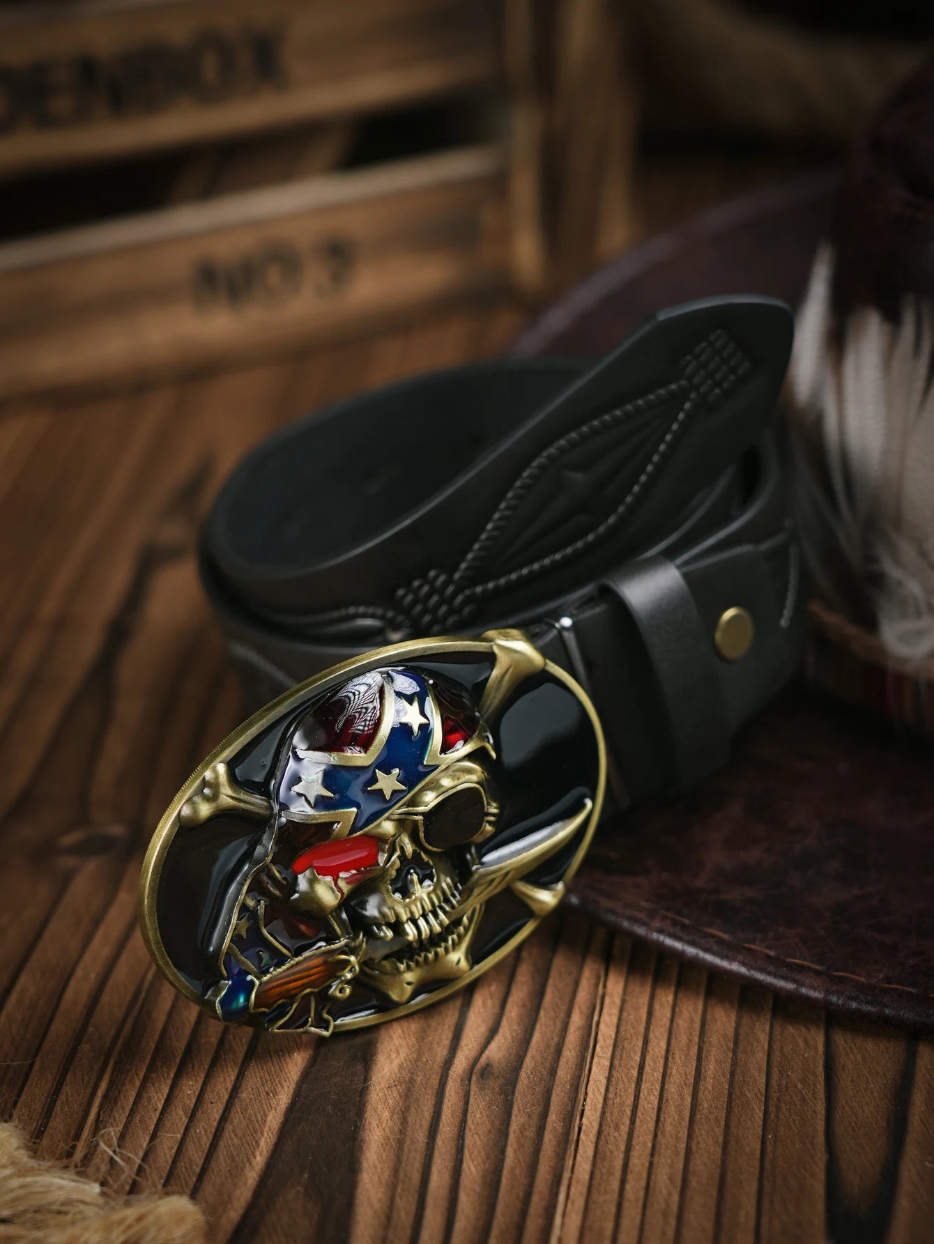 A men's and women's casual retro belt Western style! PU leather belt with metal buckle, suitable for daily work wear