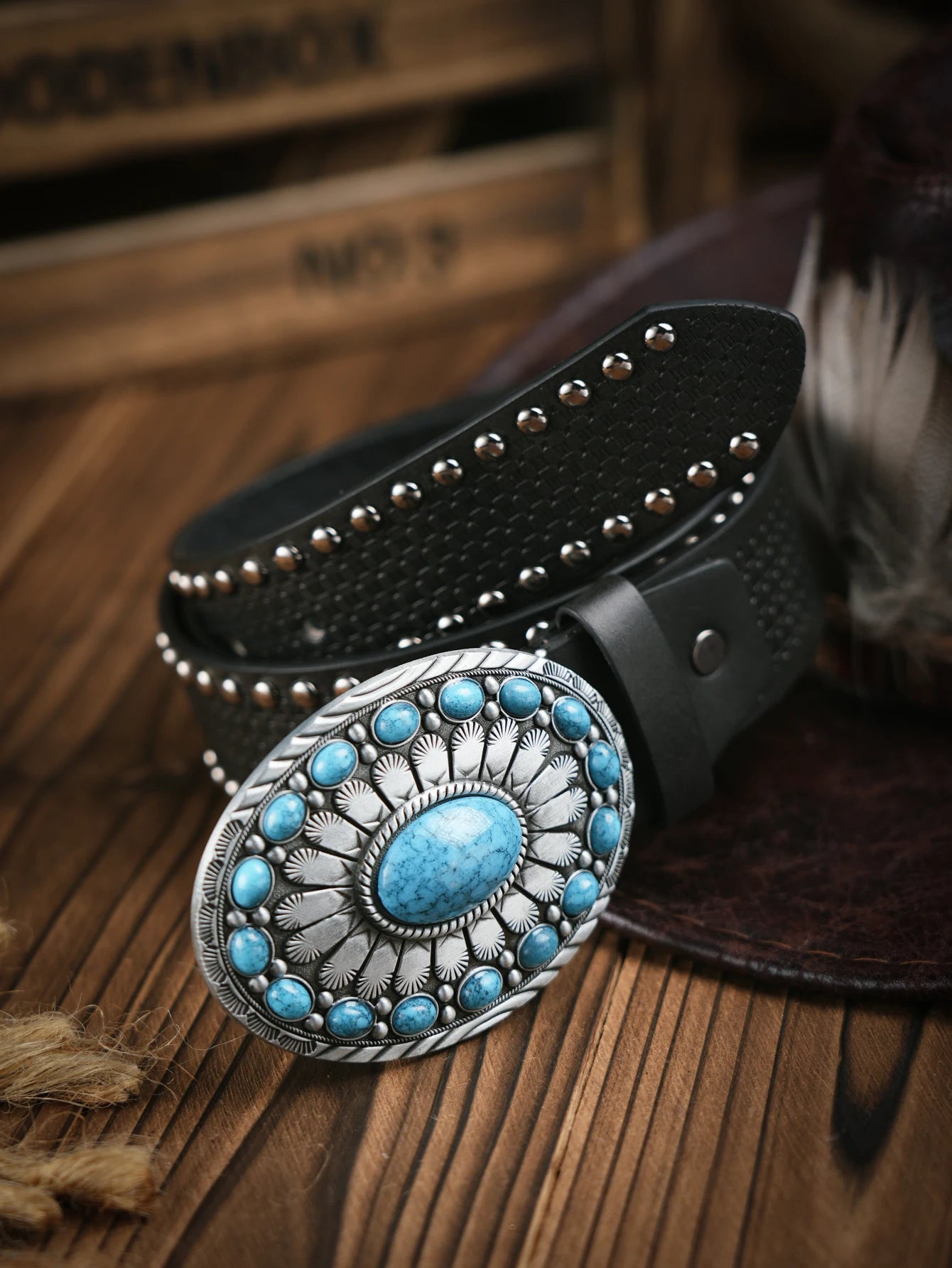 A men's and women's casual retro belt Western style! PU leather belt with metal buckle, suitable for daily work wear