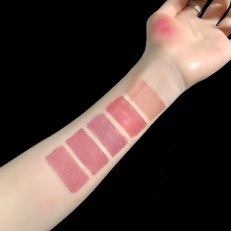 أحمر شفاه Fit Colors Matte بخمسة ألوان، مزيج من خمسة أقسام من Velvet Mist مع لون أحمر شفاه غير لاصق في كوب