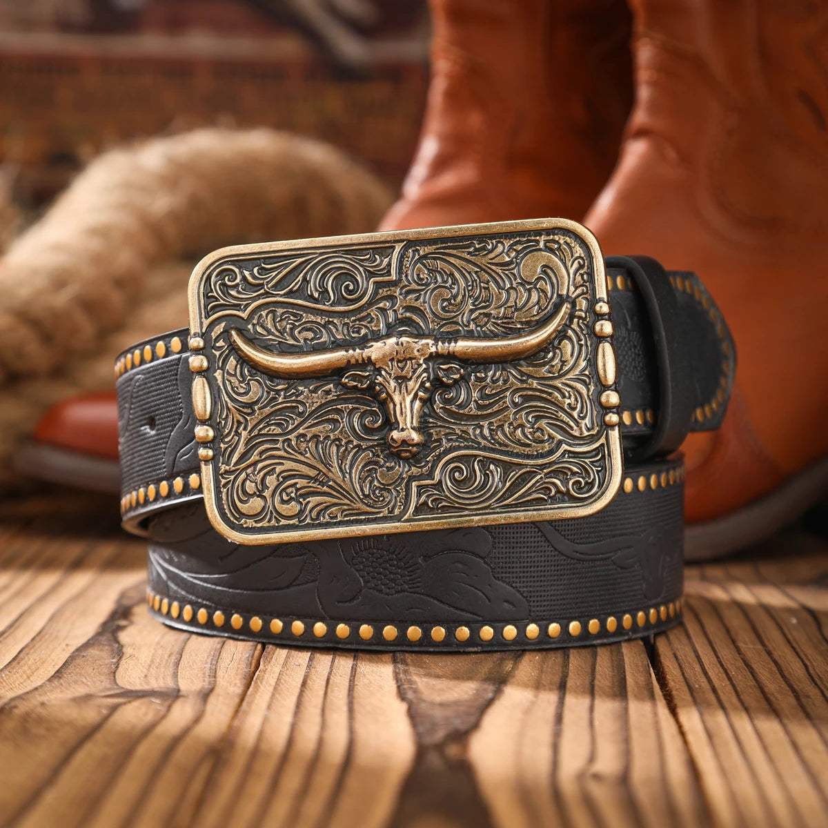 Vintage meets fashion!  Alloy buckle PU belt, suitable for both men and women, to create a personalized Western style