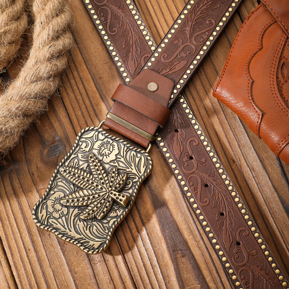 Vintage meets fashion!  Alloy buckle PU belt, suitable for both men and women, to create a personalized Western style