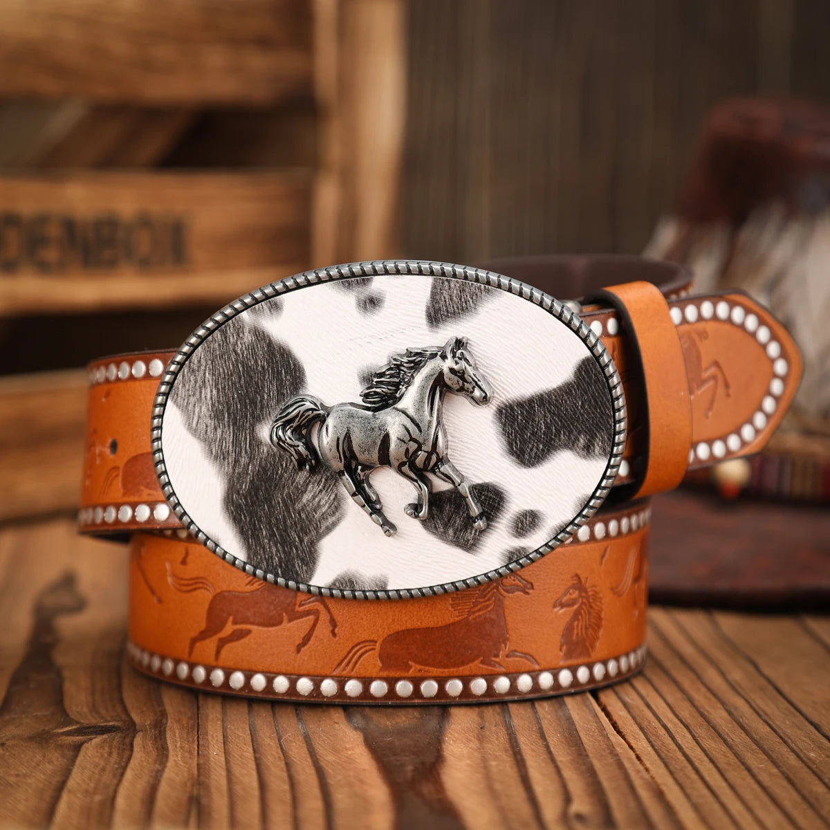 A casual, individual and retro belt, a Western-style clothing accessory, metal buckle, PU belt, suitable for both men and women