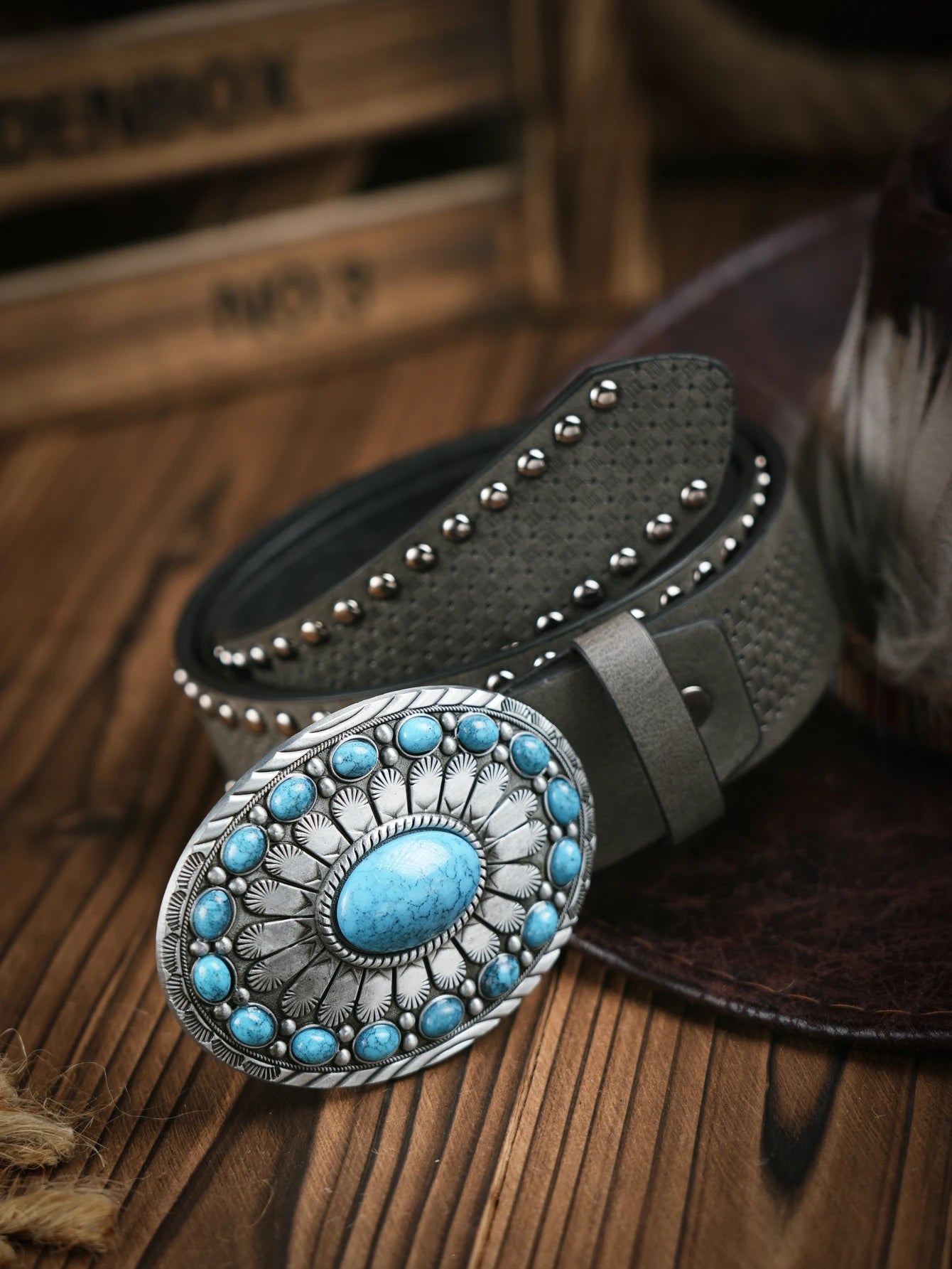 A men's and women's casual retro belt Western style! PU leather belt with metal buckle, suitable for daily work wear