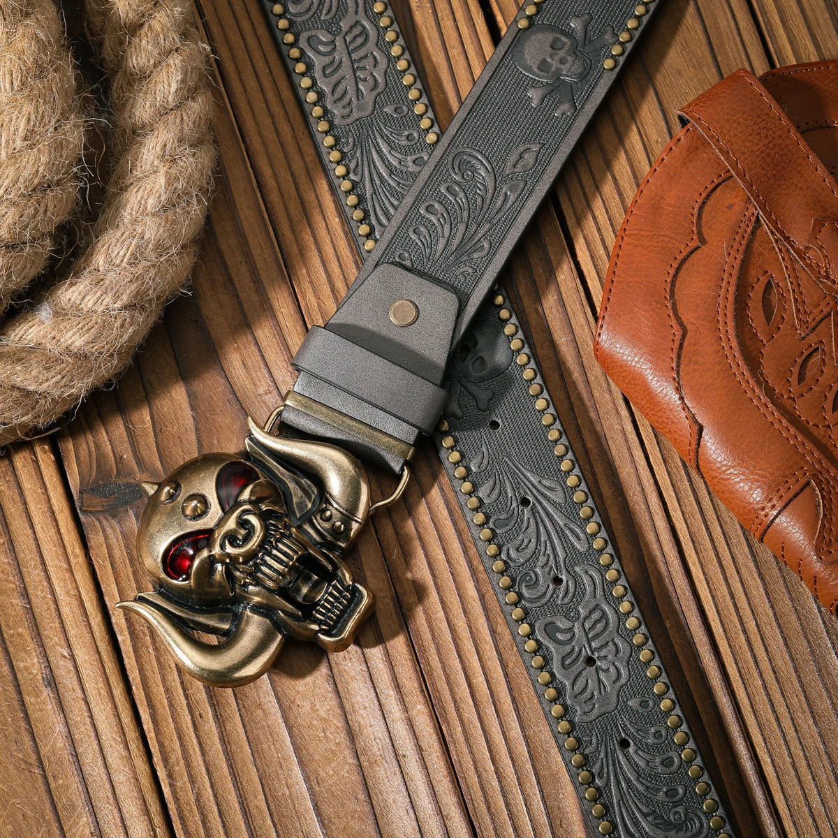 A casual and retro belt, a waist accessory for Western-style clothing, metal buckle, PU belt, suitable for both men and women