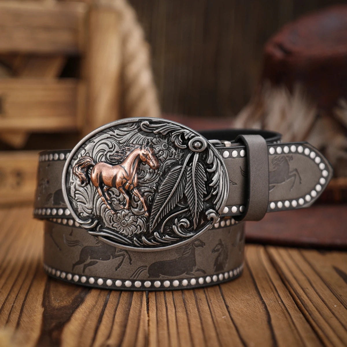 A Western-style PU leather belt for both men and women, a classic and casual retro belt