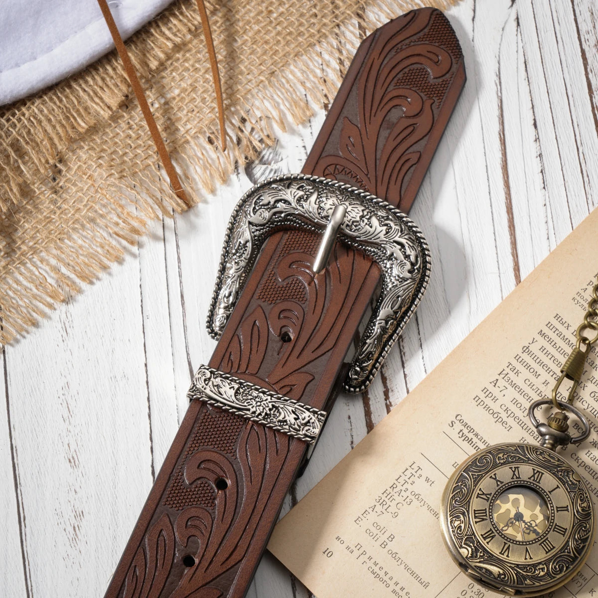 A casual, individual and retro belt, Western-style clothing accessory, metal buckle, PU belt, suitable for both men and women