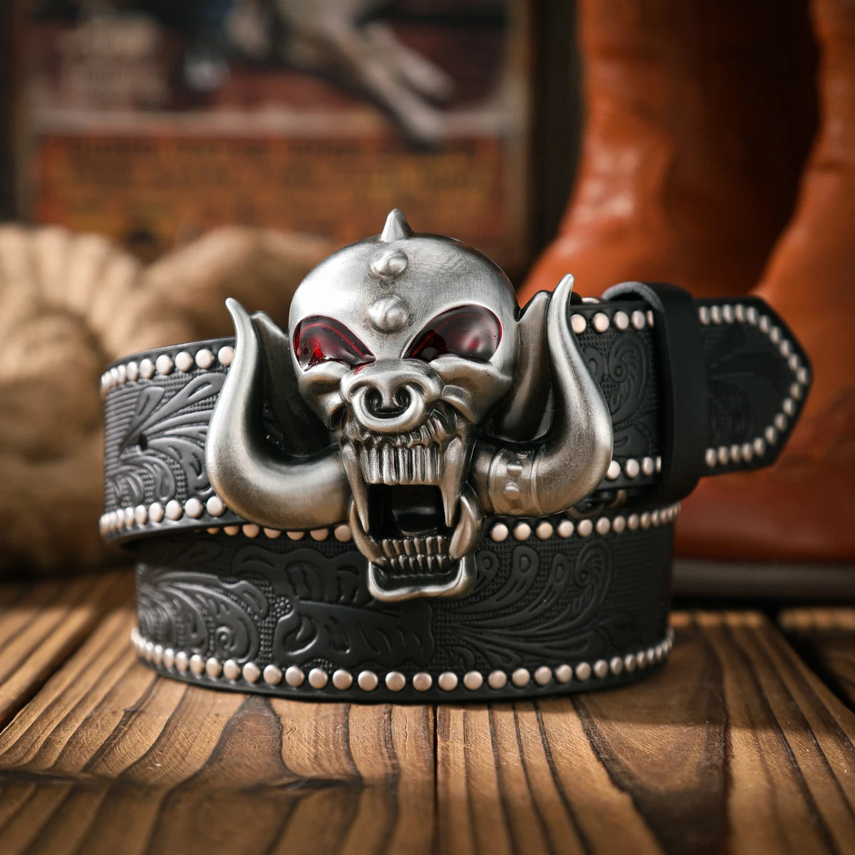 A casual and retro belt, a waist accessory for Western-style clothing, metal buckle, PU belt, suitable for both men and women