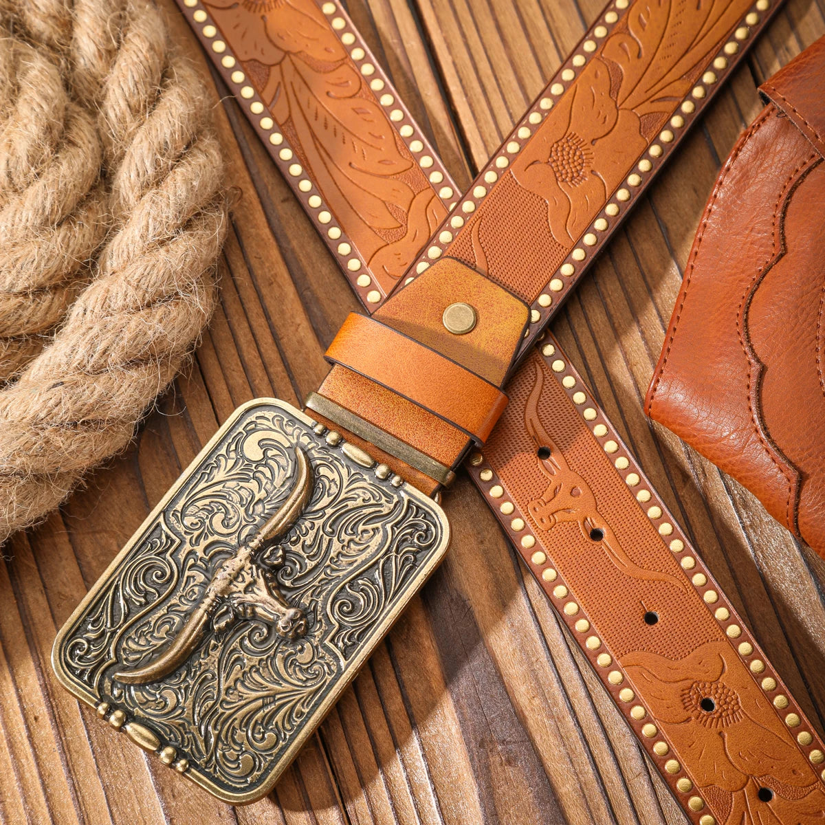 Vintage meets fashion!  Alloy buckle PU belt, suitable for both men and women, to create a personalized Western style