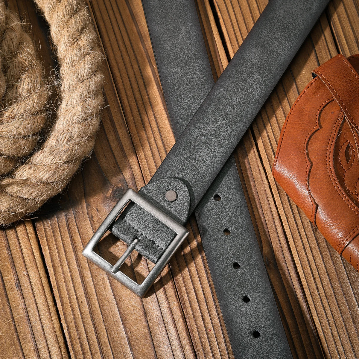 A casual and retro belt, a waist accessory for Western-style clothing, metal buckle, PU belt, suitable for both men and women