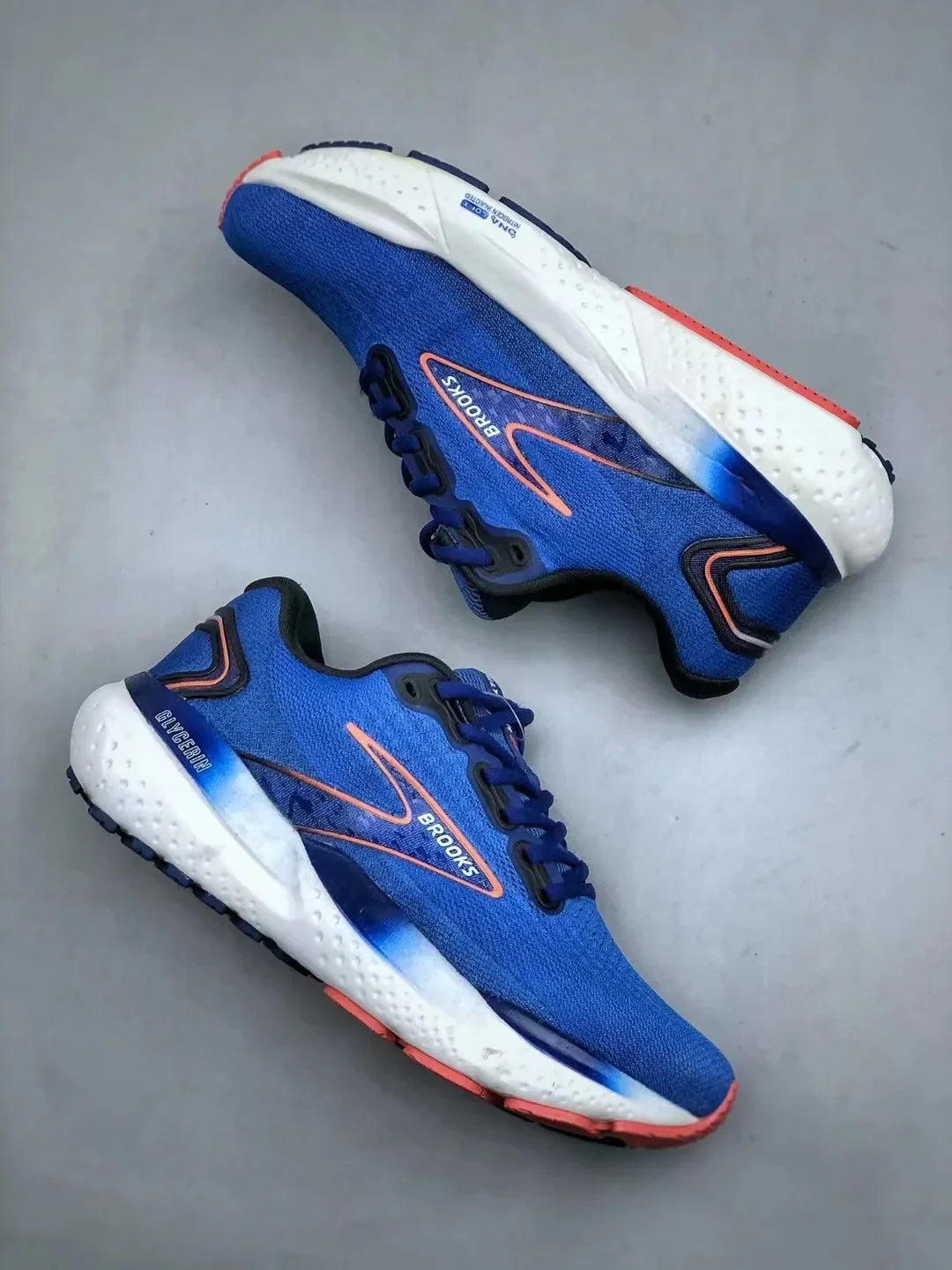 Brooks Men’s Glycerin 21 Neutral Running Shoe Shoes for Men Delivers A Perfect Balance Of Grip And Comfort