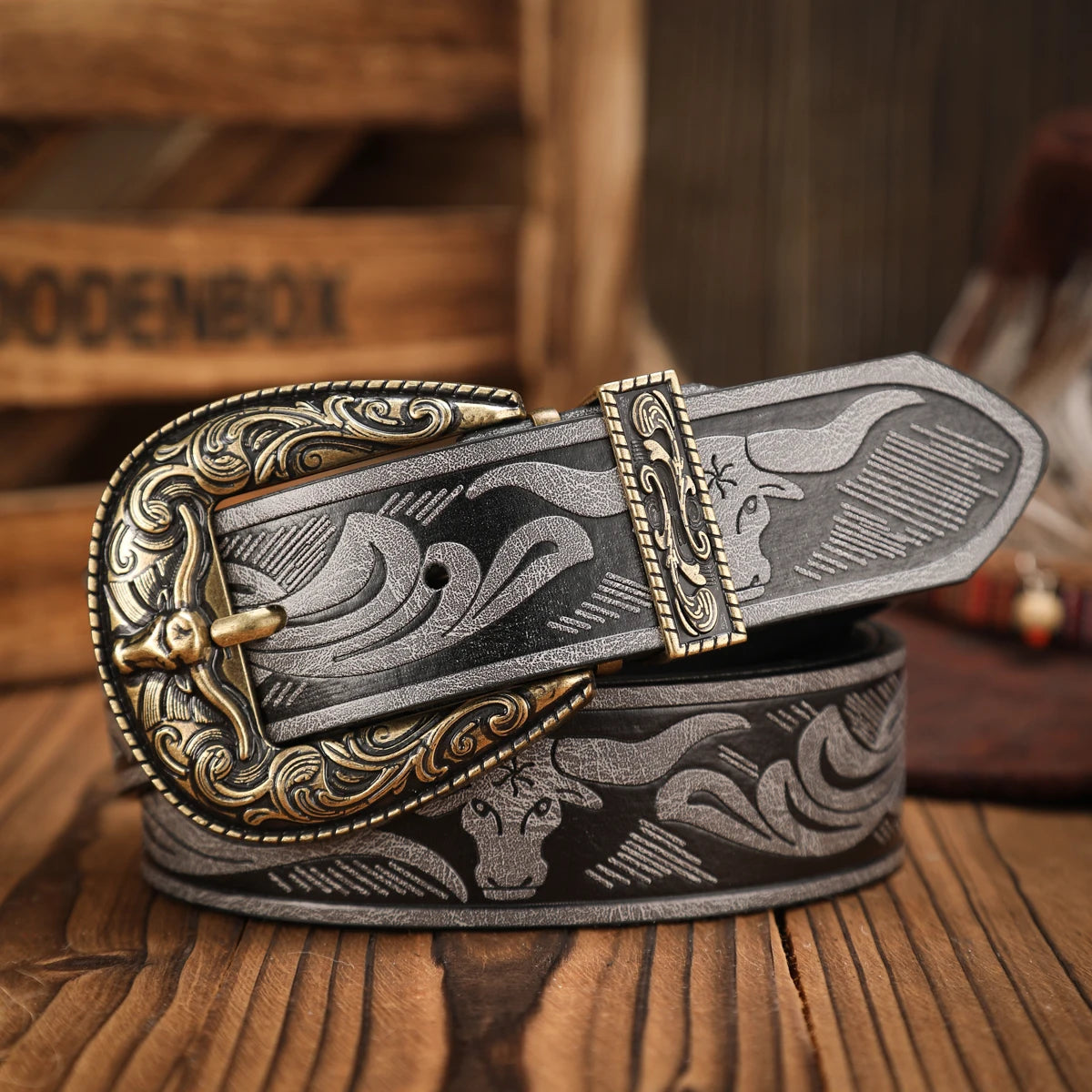 A casual, individual and retro belt, a Western-style clothing accessory, metal buckle, PU belt, suitable for both men and women
