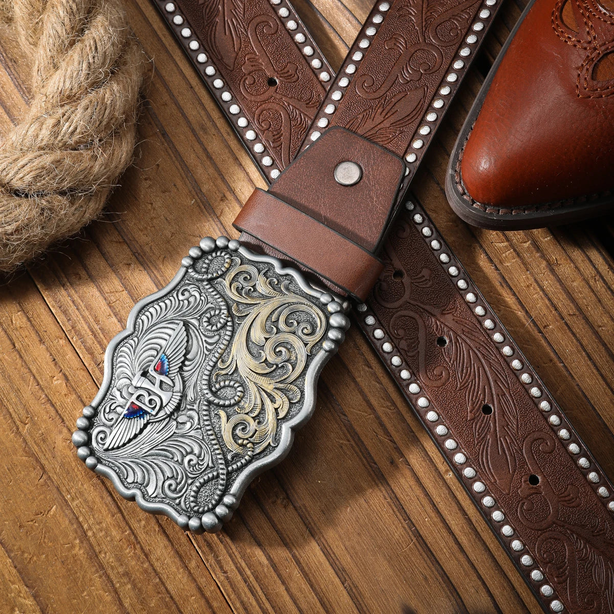 A classic retro PU material embossed belt metal plate buckle head men and women the same daily casual delivery punch nails