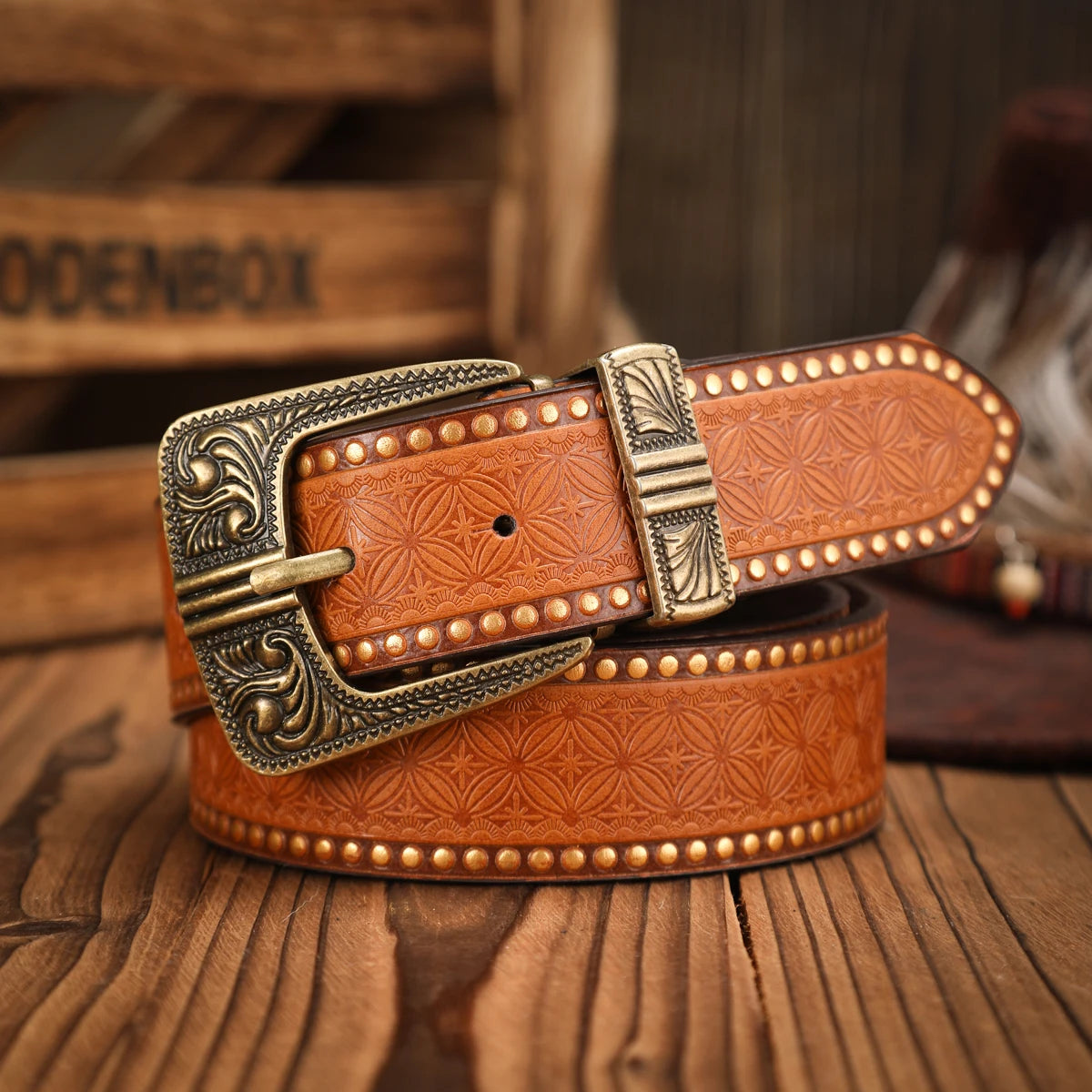 A casual, individual and retro belt, a Western-style clothing accessory, metal buckle, PU belt, suitable for both men and women