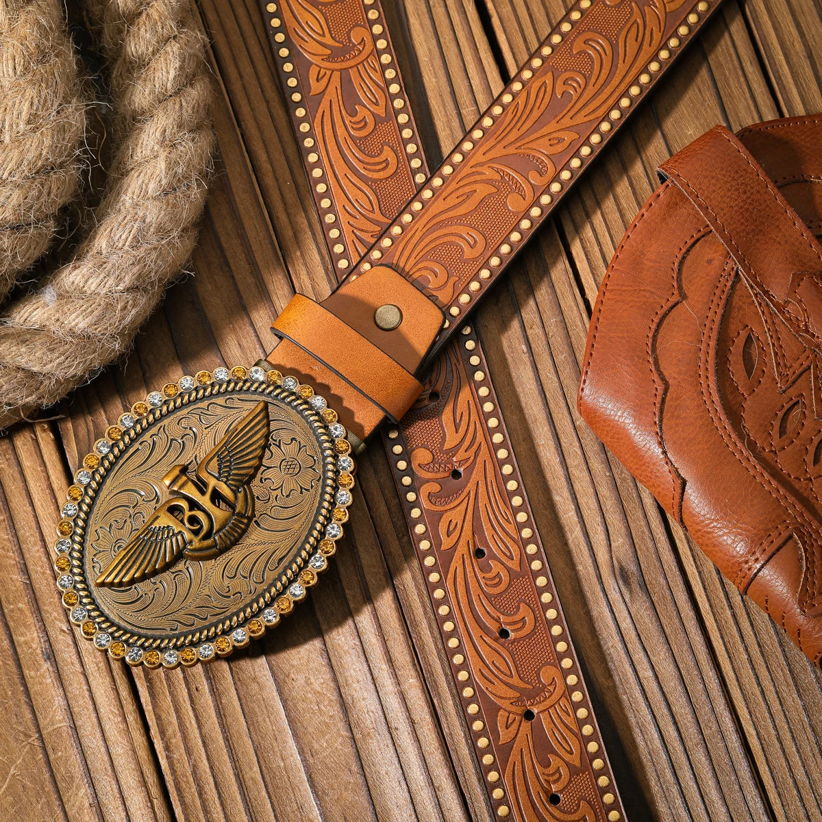 A casual and retro belt, a waist accessory for Western-style clothing, metal buckle, PU belt, suitable for both men and women