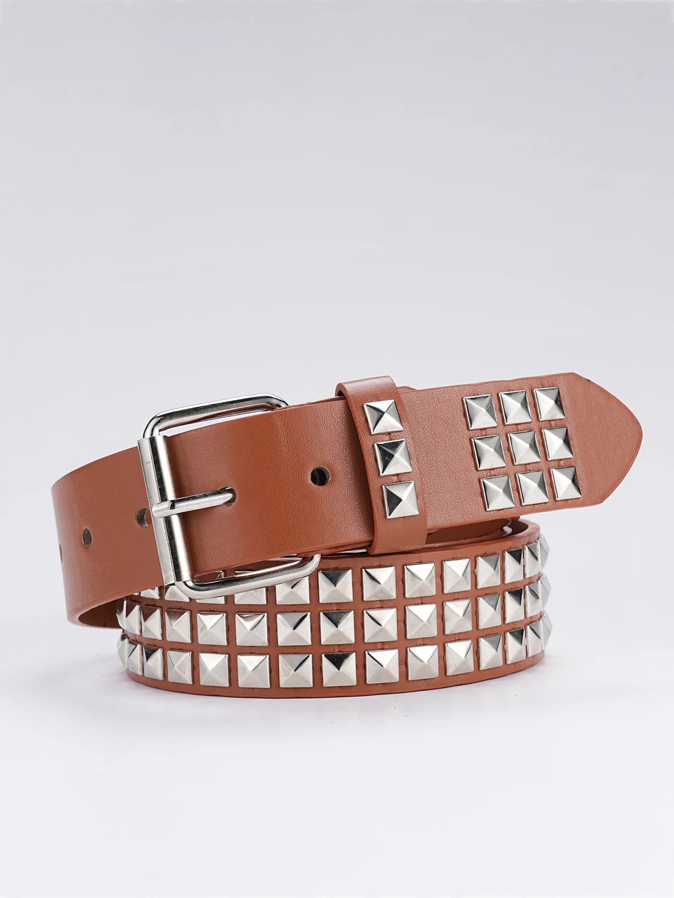 2023 Mens and Womens Leather Belts Vintage Punk Pyramid Rivet Belts Ladies Luxury Street Designs Black Belts Jeans For Women
