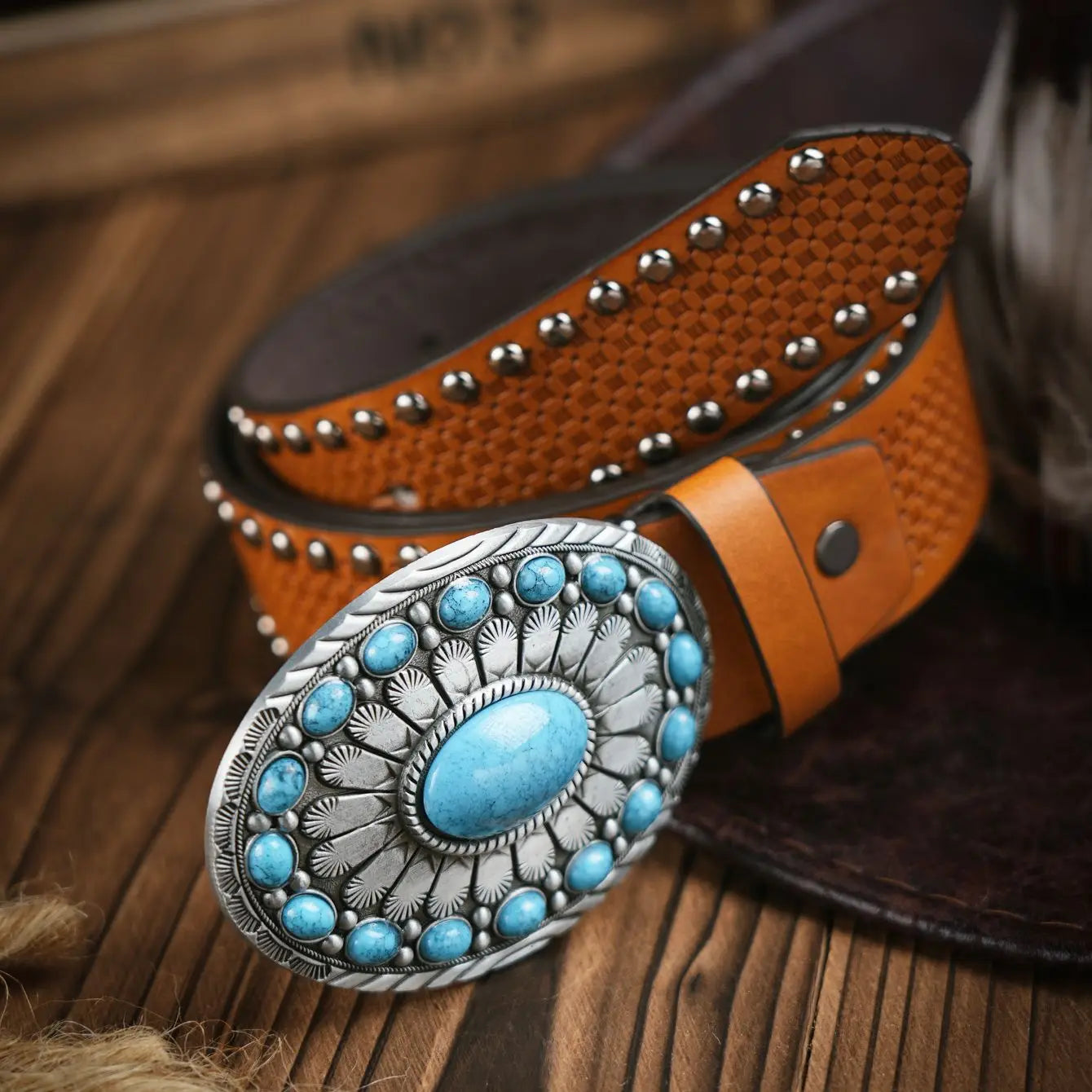 A men's and women's casual retro belt Western style! PU leather belt with metal buckle, suitable for daily work wear
