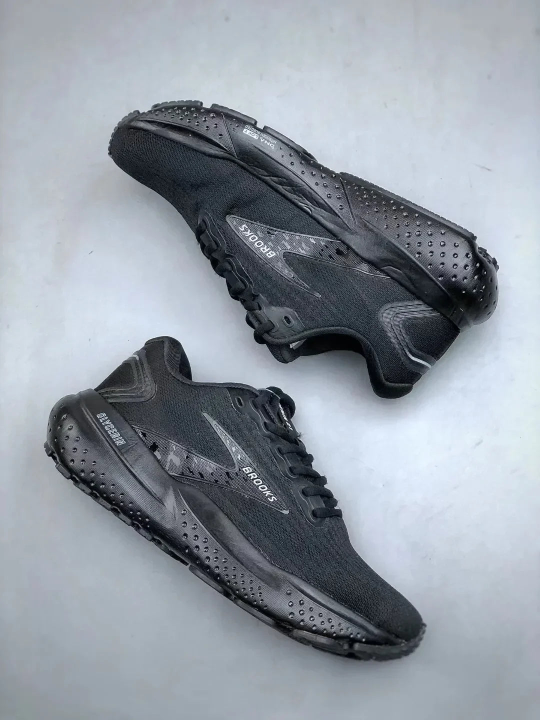 Brooks Men’s Glycerin 21 Neutral Running Shoe Shoes for Men Delivers A Perfect Balance Of Grip And Comfort
