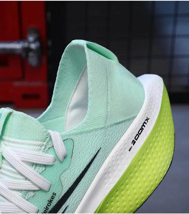 Fashion trend hollow breathable sports shoes comfortable wear-resistant couple running shoes lightweight sports shoes