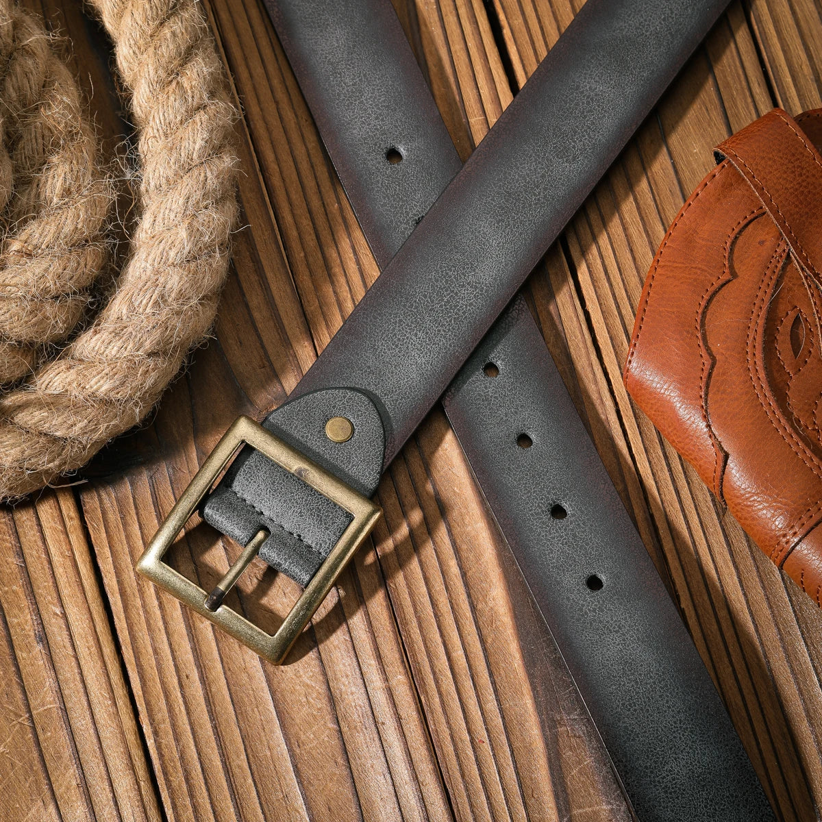 A casual and retro belt, a waist accessory for Western-style clothing, metal buckle, PU belt, suitable for both men and women