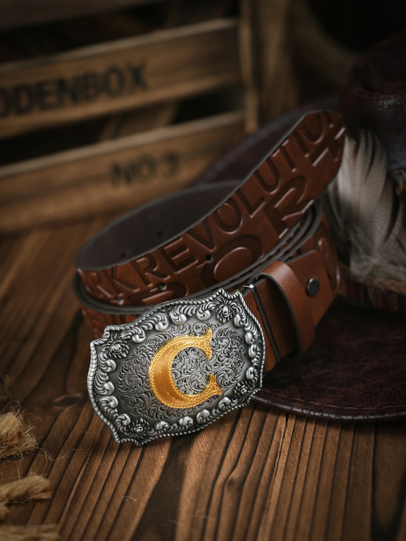 A casual, individual and retro belt, Western-style clothing accessory, metal buckle, PU belt, suitable for both men and women