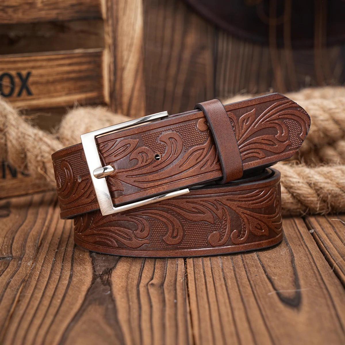A casual, individual and retro belt, Western-style clothing accessory, metal buckle, PU belt, suitable for both men and women